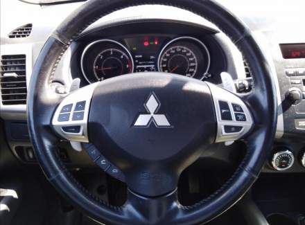 Mitsubishi - Outlander