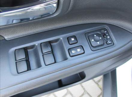 Mitsubishi - Outlander