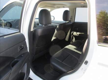 Mitsubishi - Outlander