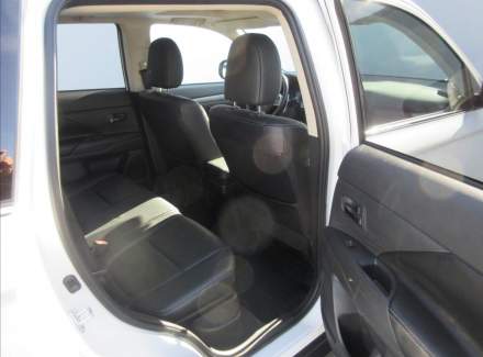 Mitsubishi - Outlander