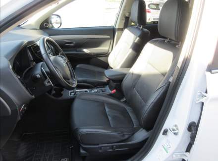 Mitsubishi - Outlander