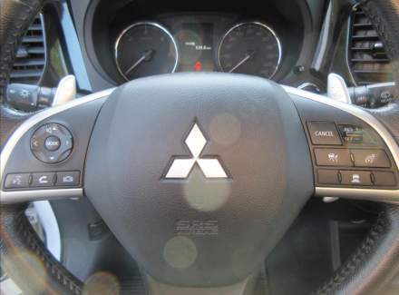 Mitsubishi - Outlander