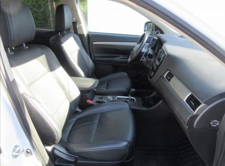 Mitsubishi - Outlander