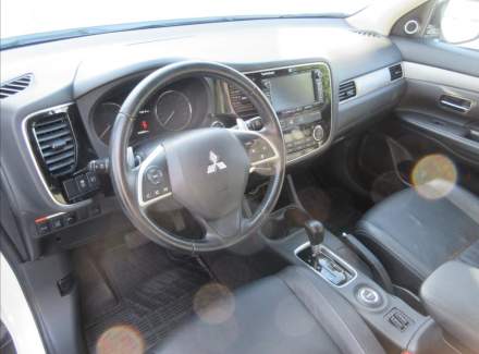 Mitsubishi - Outlander