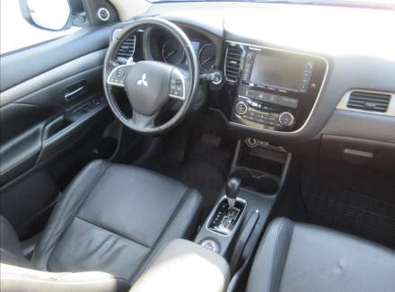 Mitsubishi - Outlander