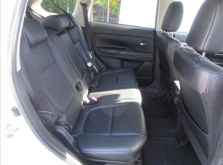 Mitsubishi - Outlander