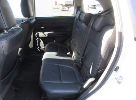 Mitsubishi - Outlander