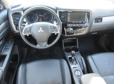 Mitsubishi - Outlander